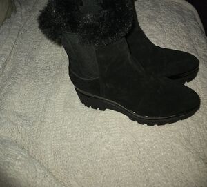 DKNY Size 9 BaxWedge Boots